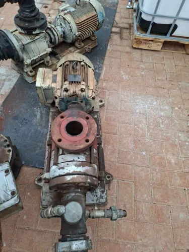 Vende-se duas bombas