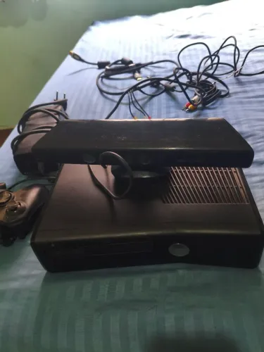 X box 360 usado, com Kinect, controle, fonte e todos cabos 