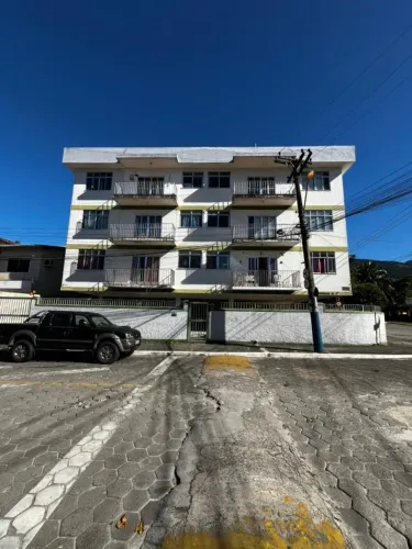 Carmen Imóveis aluga apartamento de dois quartos próximo à Praia de Muriqui