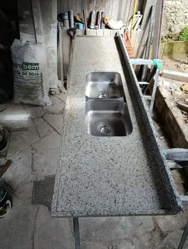 Pia de granito para cozinha 2.08x0.56cm.