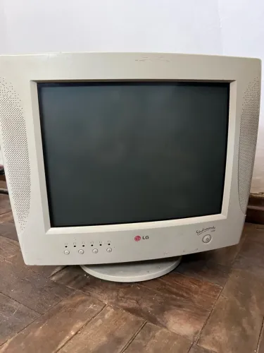 MONITOR LG COM CAIXA CRT VINTAGE BRANCO RETRÔ