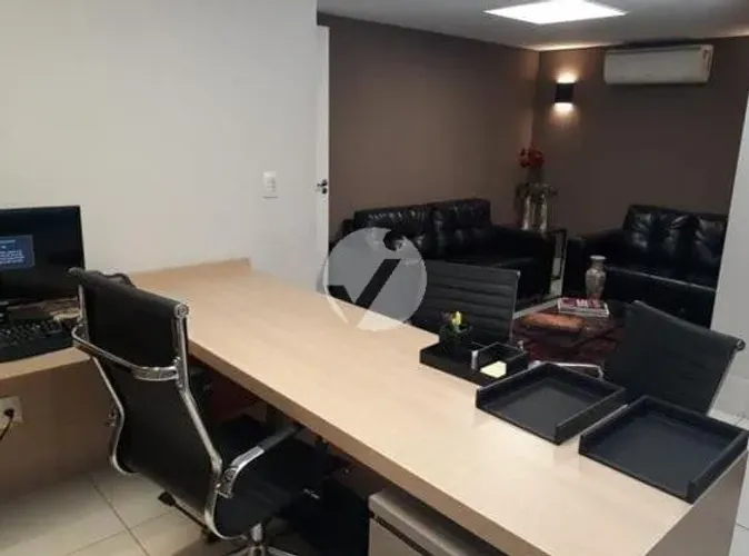 Sala de 144m² á venda no Barro Preto