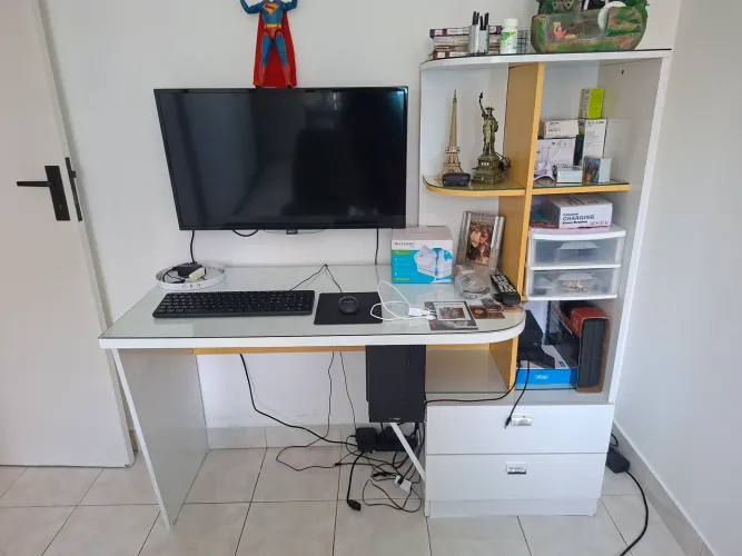 Mesa para computador com vidros