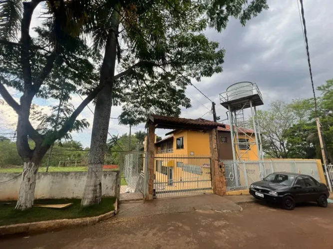 Sobrado localizado em Chácara próximo ao aeroporto de londrina Terreno de - 4.940m2 - Área