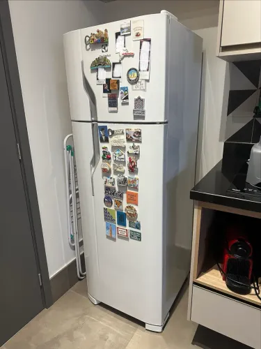 Geladeira Electrolux duas portas 260 litros