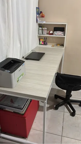 Escrivaninha de 1,80m