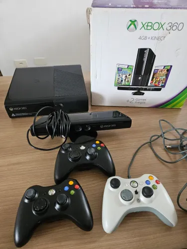 Xbox 360 com Kinect e mais de 50 jogos