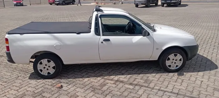 Ford Courier 1.6 L/ 1.6 Flex 2011