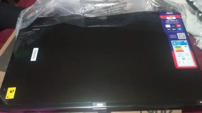 Vendo tv AOC 32 polegas led nova na caixa com Roku tv