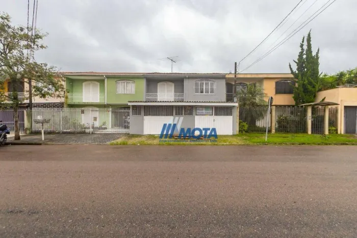 Sobrado com 3 dormitórios para alugar, 280 m² por R$ 3.600,00/mês - Tarumã - Curitiba/PR