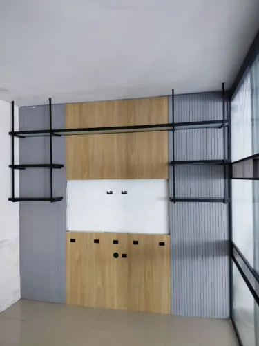 Painel TV com aéreo em metal - VENDA SHOWROOM