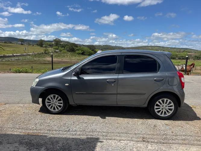 Toyota Etios XLS 1.5 Flex 16V 5P Mec. 2013