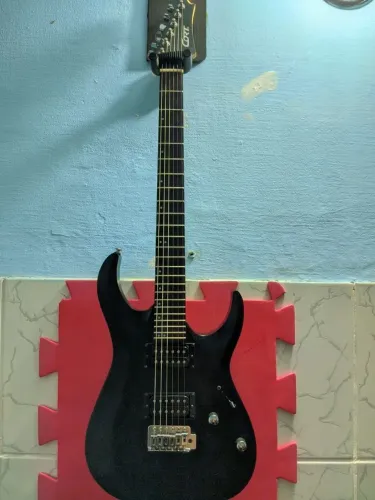Guitarra Cort X100 e Pedaleira Valeton GP5 