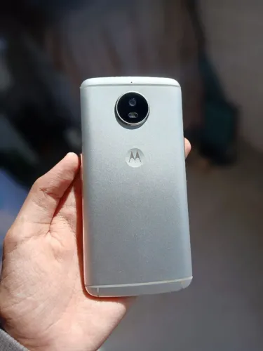 Moto G5S Prata 32GB / 2GB RAM - Excelente Estado (Tela Quebrada / Touch Parcial)