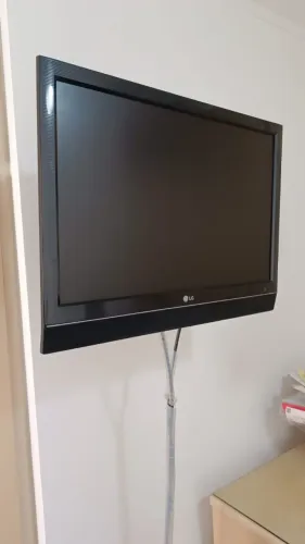 Monitor/TV 22 polegadas LG 22LS4R-MA + suporte parede