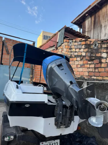 Lancha completa super confortável motor 90