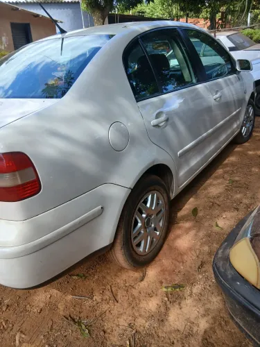 Volkswagen Polo Sed./sed. Comf. 2.0/2.0 Flex 8V 4P 2005