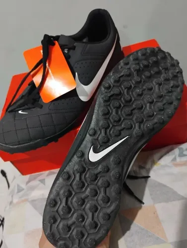 Chuteira society Nike