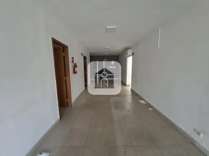 Loja para locação no bairro Osvaldo Rezende