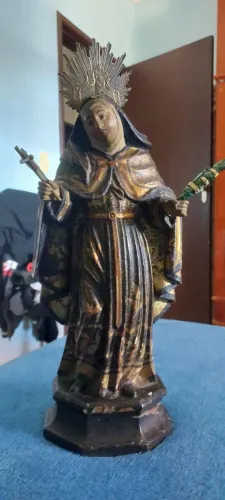 Imagem de santa Rita em madeira