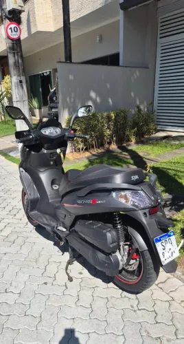 Scooter muito nova, sem detalhes.
