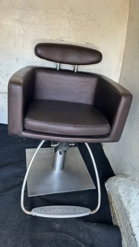 Vendo Cadeira de cabeleleiro marca Ferrante 