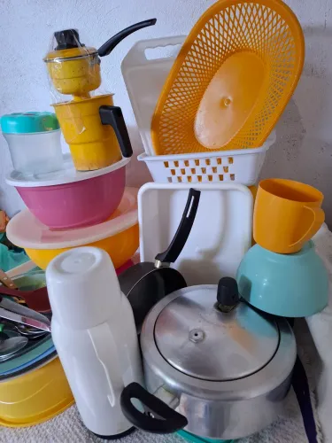 Vendo todas estas vasilhas por 190 reais.