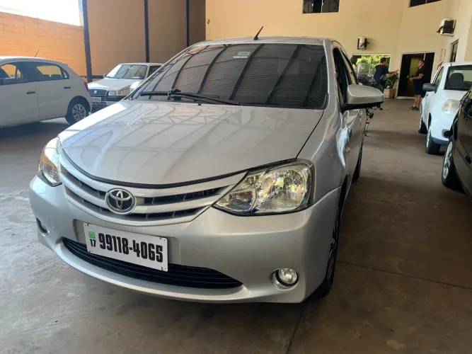 Toyota Etios Platinum 1.5 Flex 16V 5P Mec. 2014
