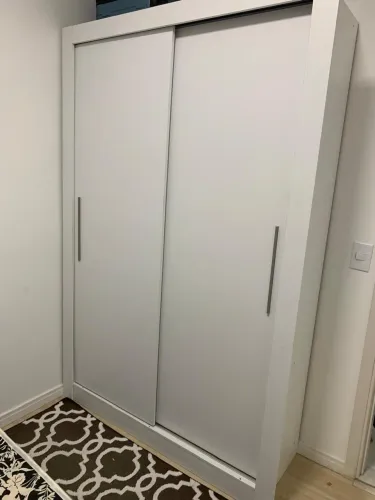 Vendo dois guarda roupas( um de casal e um de solteiro)