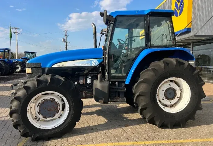 Trator New Holland TM140
