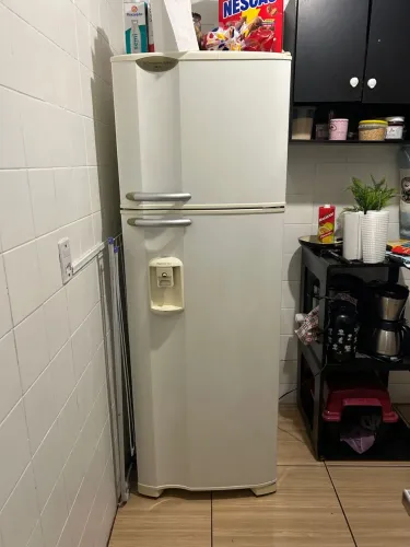 Vendo geladeira Eletrolux Air Flow System DCW40 