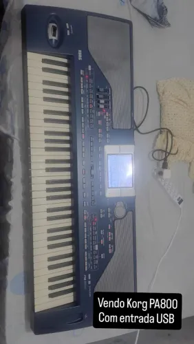 Teclado Korg PA800 com Sample