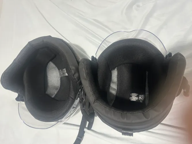  2 CAPACETES COQUINHO KRAFT SEM USO 