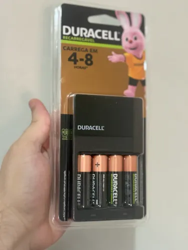 CARREGADOR DURACELL + 4 PILHAS RECARREGÁVEIS