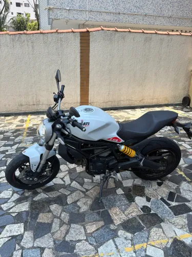 Ducati Monster 797