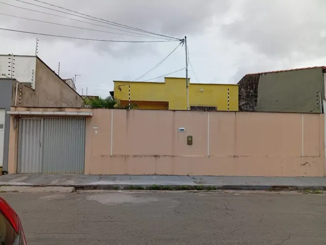 ALUGO CASA NO COHASERMA POR R$ 2500 REAIS