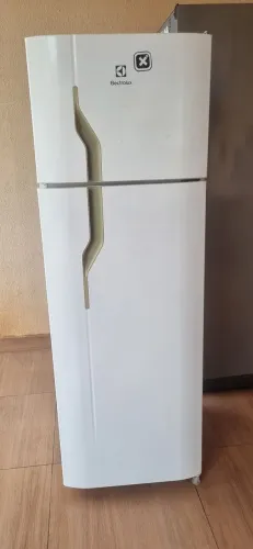 Vendo Geladeira Eletrolux