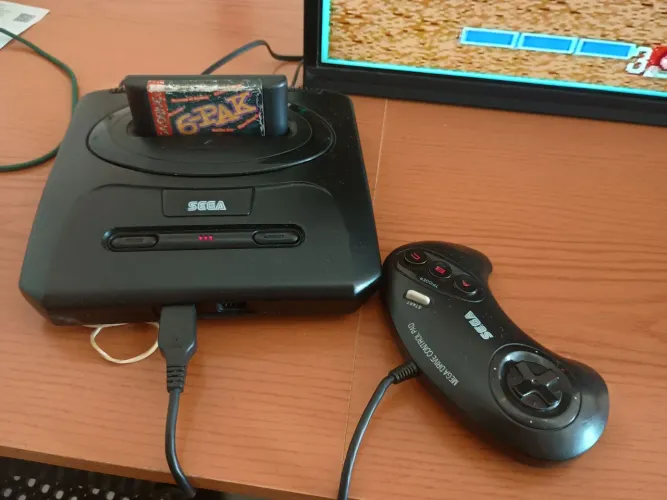 Mega drive 3 com.um.controle e dois jogos originais