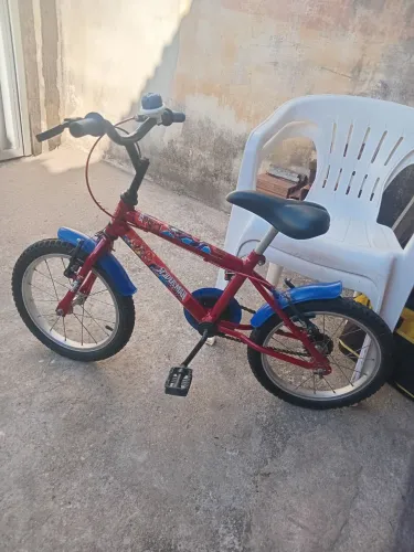 Bicicleta homen aranha,arob16,ótima para a criança aprender a andar