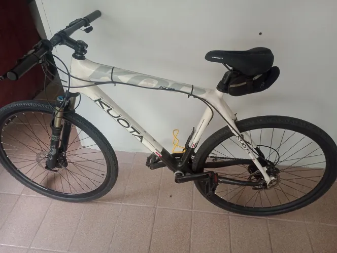 Vendo Bicicleta mountain bike carbono R$2.000