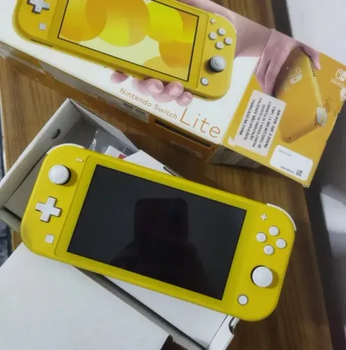 Nintendo Switch Lite 32gb Standard Cor Amarelo (Usado)
