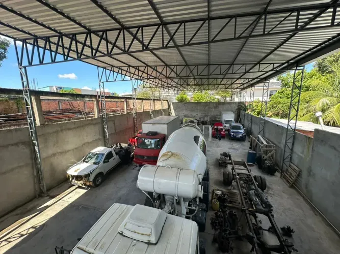 Galpão px da Av Timbiras e da Av das Torres | 10x30 | Pé Direito 9 Metros | Leia