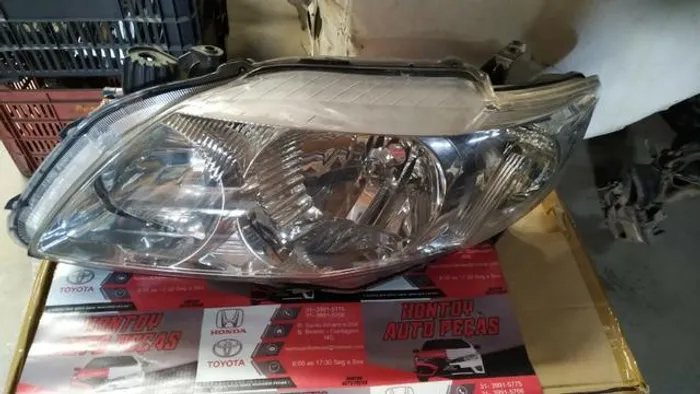 Farol Toyota Corolla 2010 lado Esquerdo