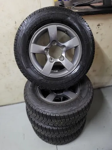 Conjunto de Rodas e Pneus aro 15 Suzuki Jimmy