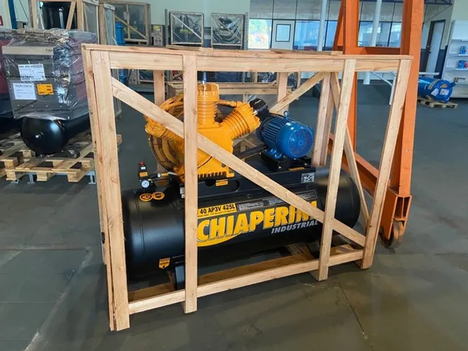 Compressor de ar alta pressão 40 pcm 425 litros - Chiaperini CJ 40 AP3V 425L 220/380V