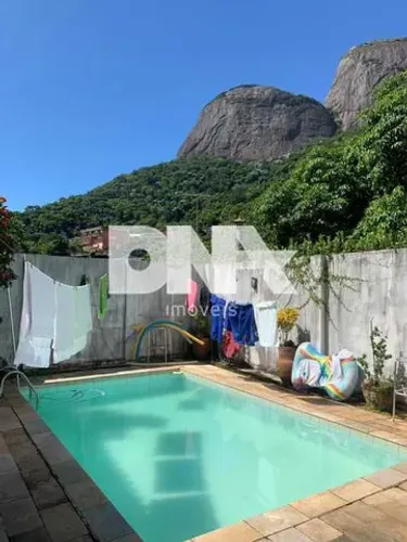 Casa de rua : Duplex / Residencial / Gávea