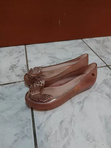 Sandália Melissa Cinderella rosê com Detalhe de Borboleta