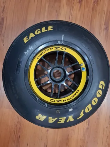 Roda + Pneu de Fórmula 1 - Williams 1996 Damon Hill