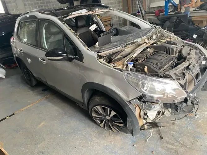 Sucata Peugeot 2008 1.6 16v automatico 2020 Prata Original Para retirada de peças *45 