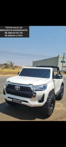 CARRINHO ELÉTRICO INFANTIL 12V TOYOTA HILUX BRINQUEDOS BANDEIRANTES COM CONTROLE REMOTO 
